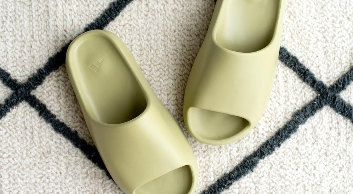 Child slippers Adidas originals Yeezy Slide Sandkid boy.
